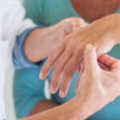 Mãos e punhos: dores, causas e tratamentos
